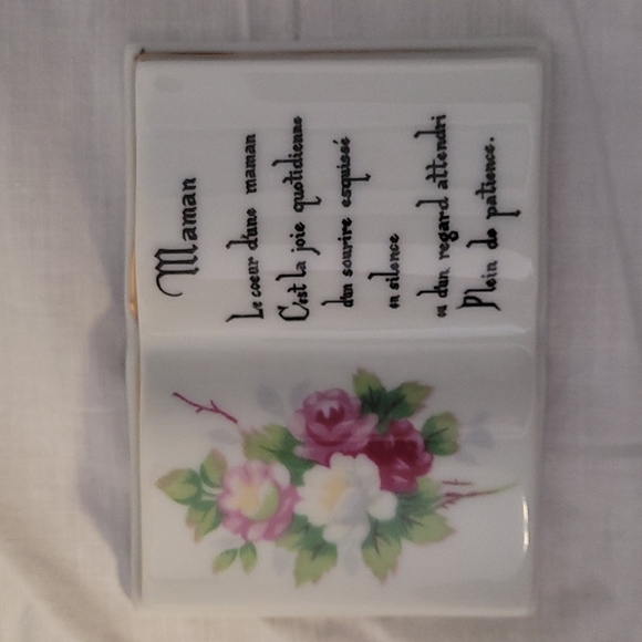 Japanese porcelain mini book on tripod stand with French verse. - Picture 8 of 12
